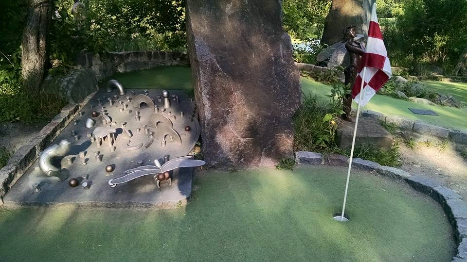 Big stone Mini golf game Minnetrista