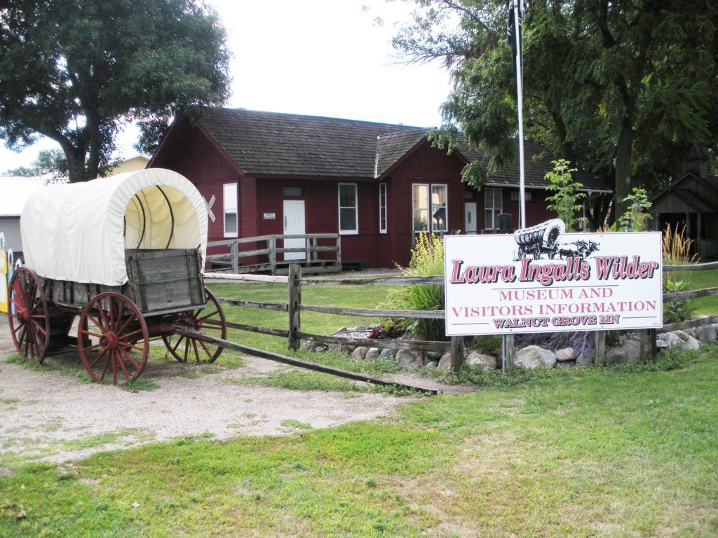 Little House on the Prairie Cast Reunion in Walnut Grove Thrifty