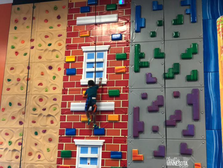 Urban Air Trampoline Park Climbing Wall