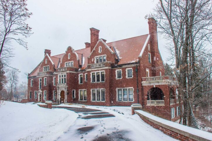 Glensheen Image from outside the mansion. 