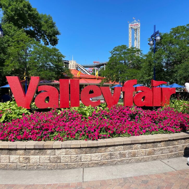 valleyfair sign at entrance