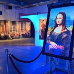 Mona Lisa Louvre Fantastique Mall of America