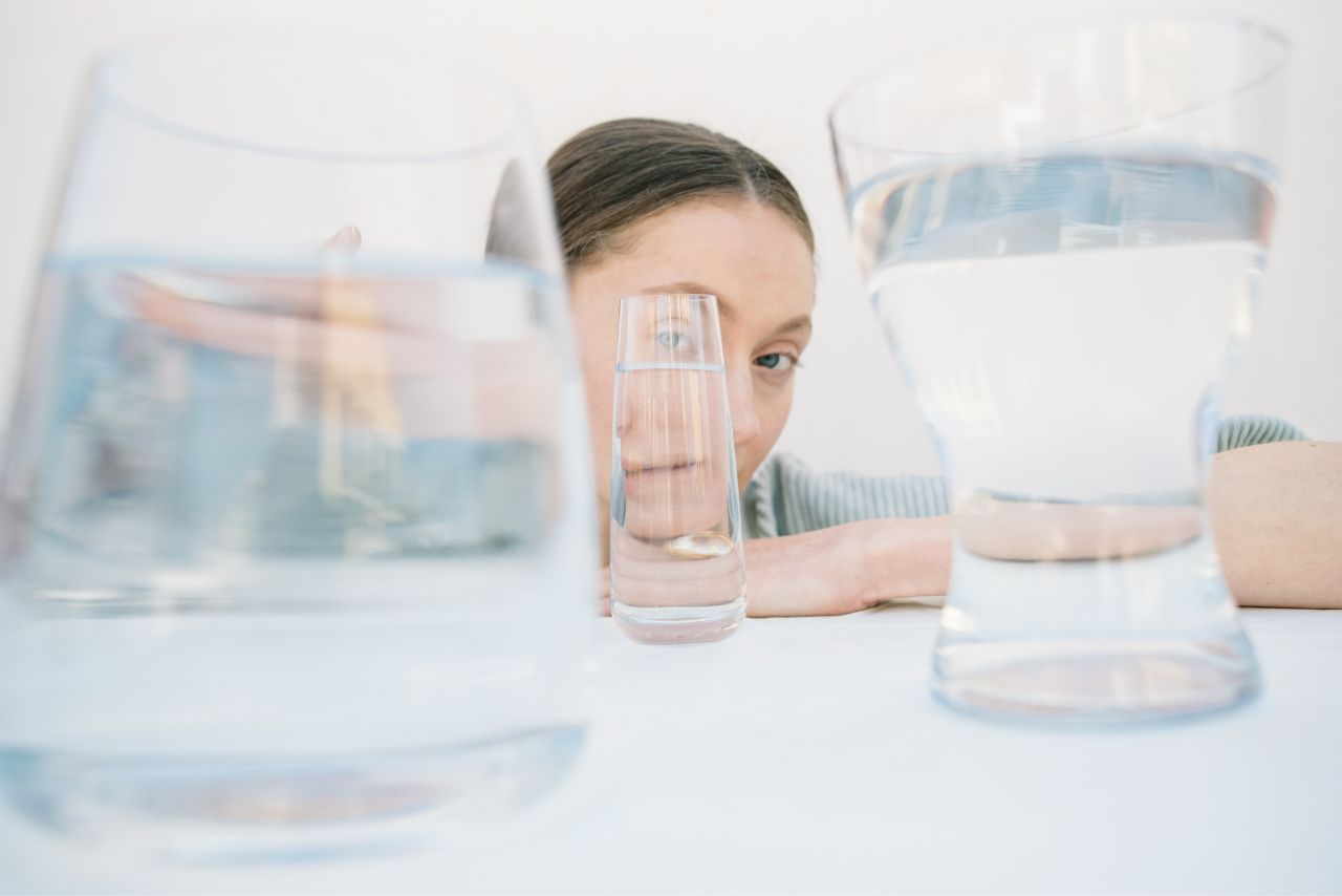 girl with water experiment