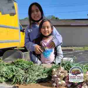 kids at market