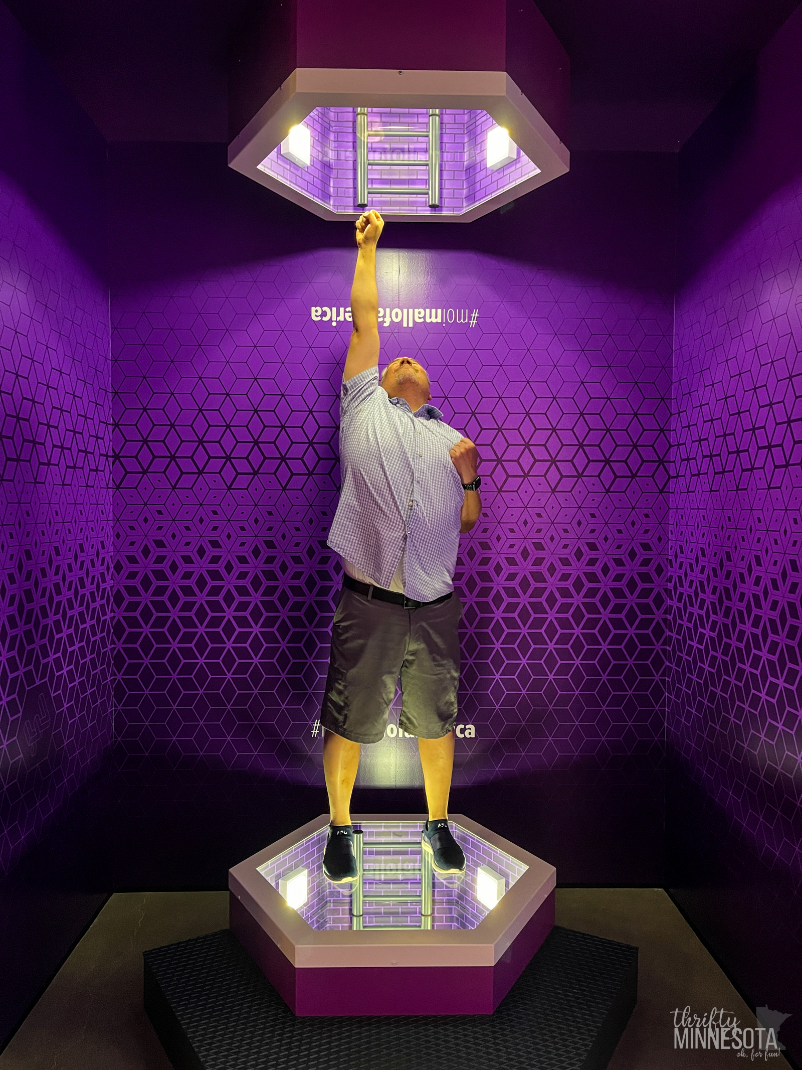 Museum of Illusions Pose