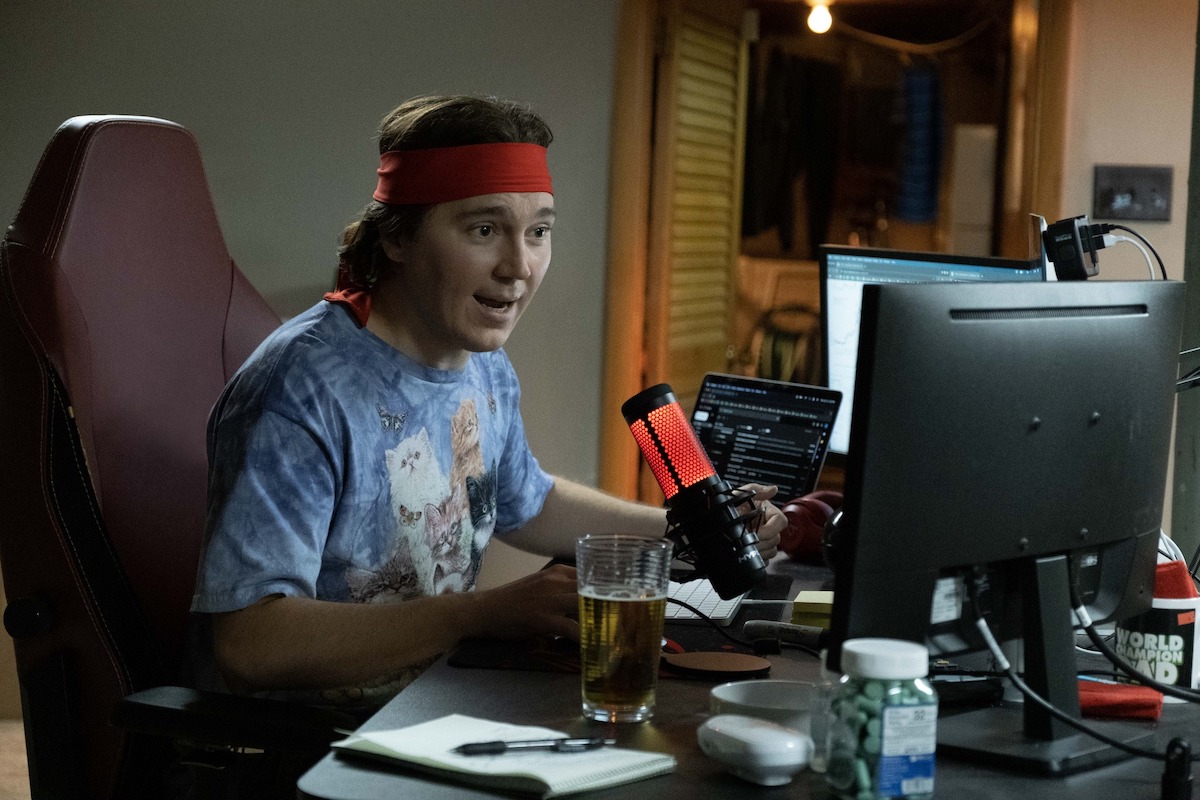 Paul Dano in Dumb Money talking on computer.