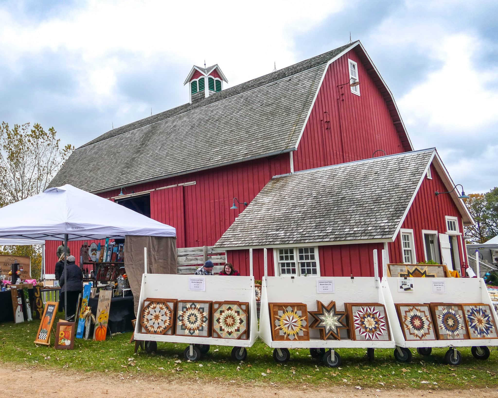 Big Red Barn Folk Arts and Crafters Fair in Maplewood - Thrifty Minnesota, image size:2048x1639