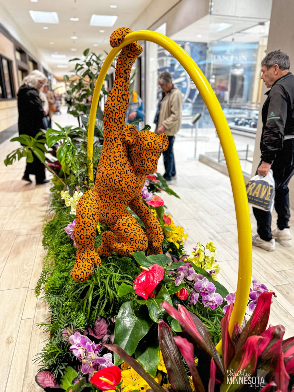 2025 Galleria Floral Experience Chimpanzee.