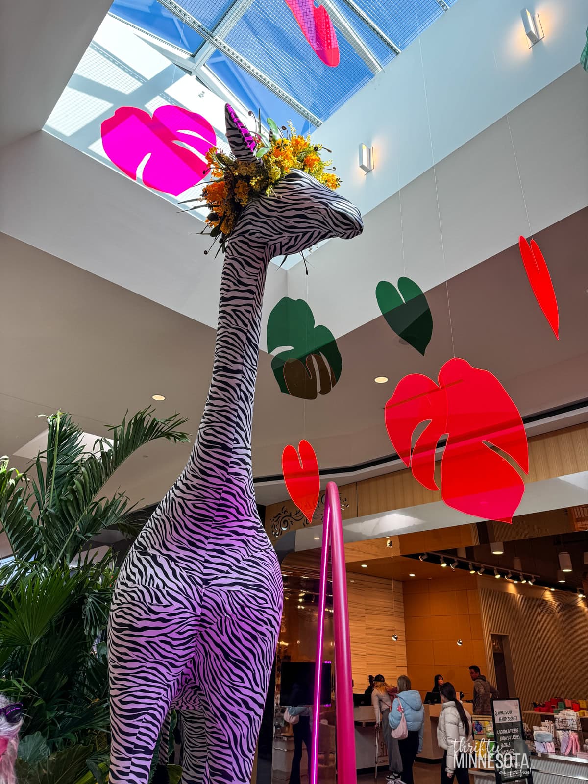 2025 Galleria Floral Experience Giraffe.