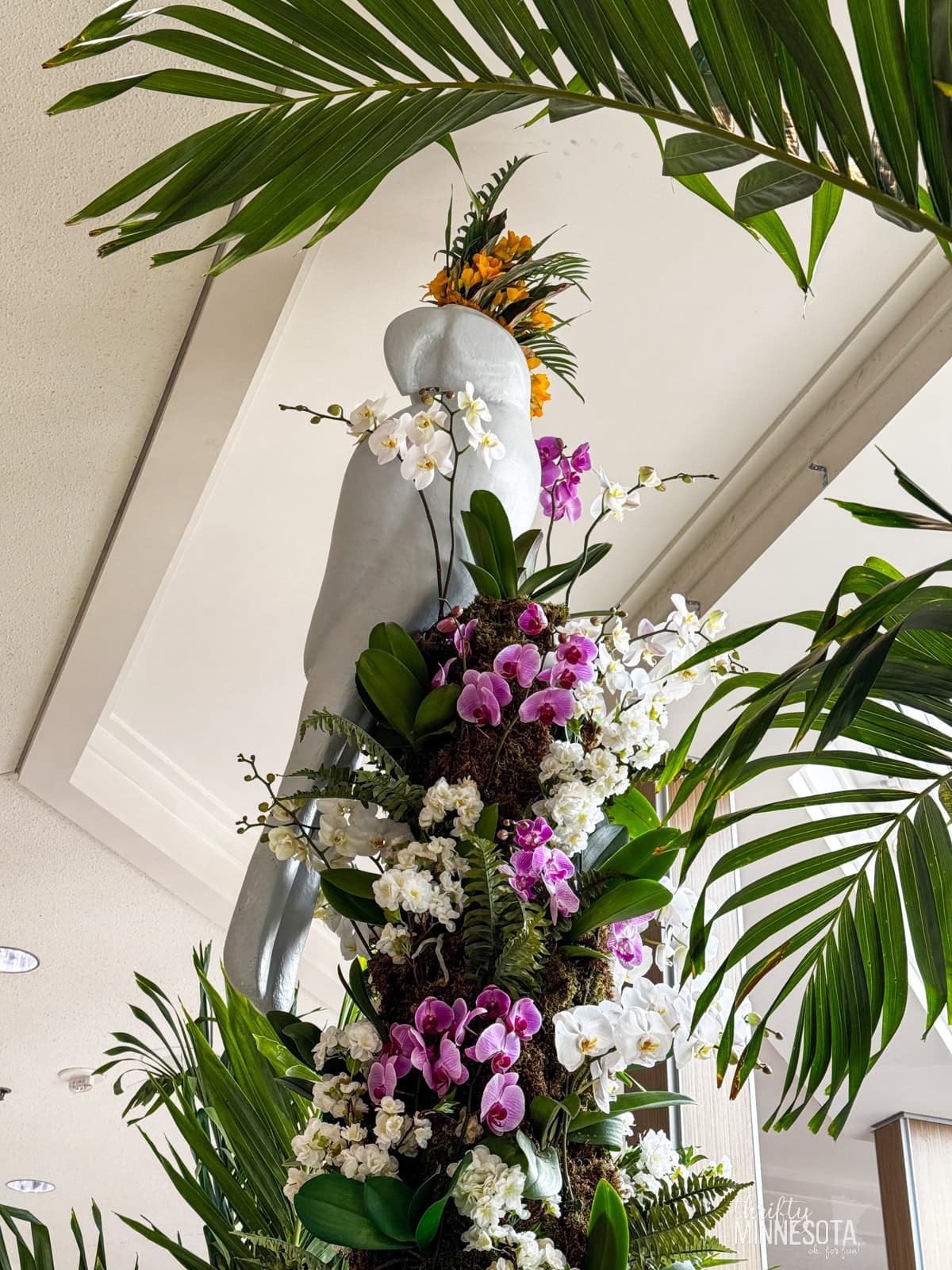 2025 Galleria Floral Experience White Bird.