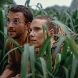 Jurassic World Rebirth photo with Scarlett Johannsson Jonathan Bailey.