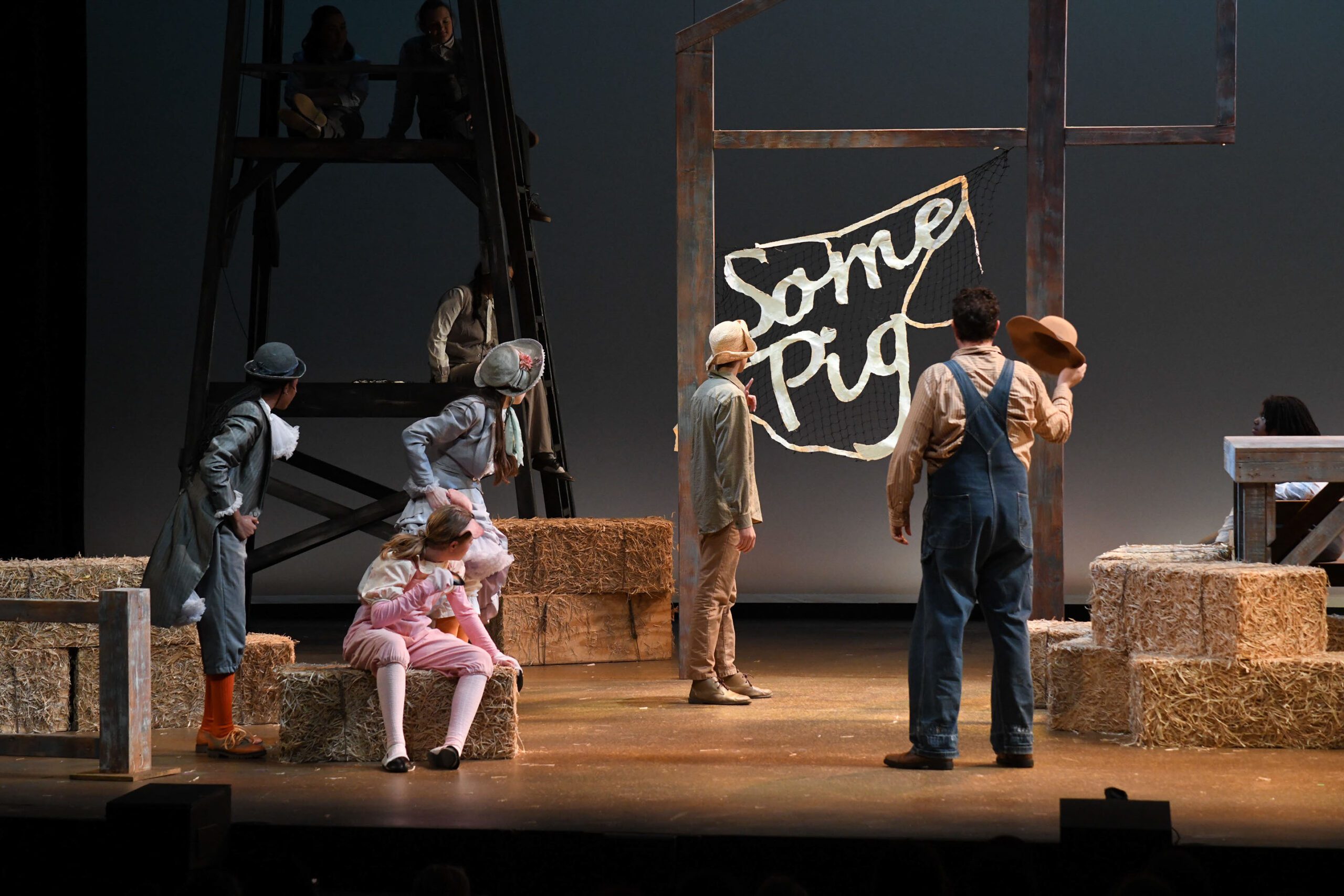 Charlotte's Web actors on stage.