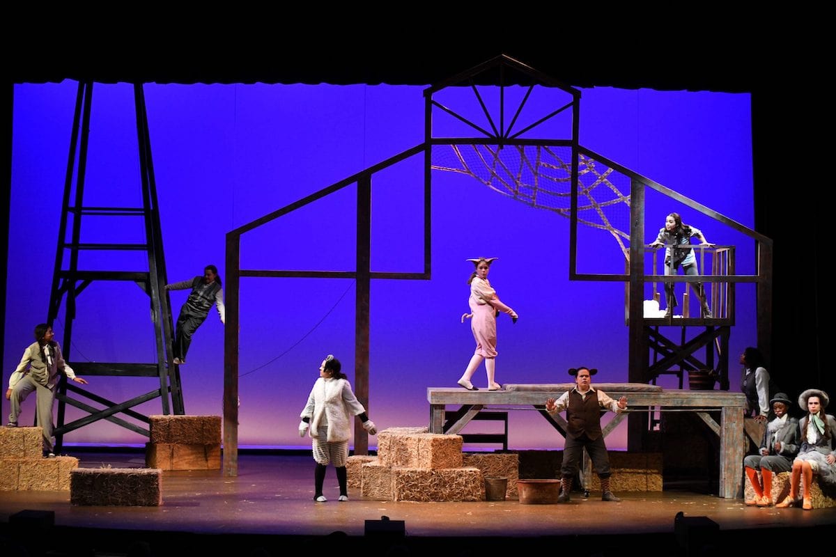 Charlotte's Web actors on stage.