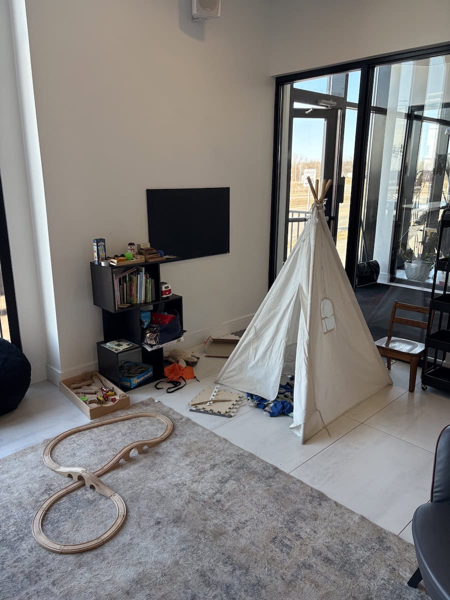 Coffee shop play area.