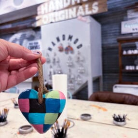 Painting ceramic heart at Hand Mod.