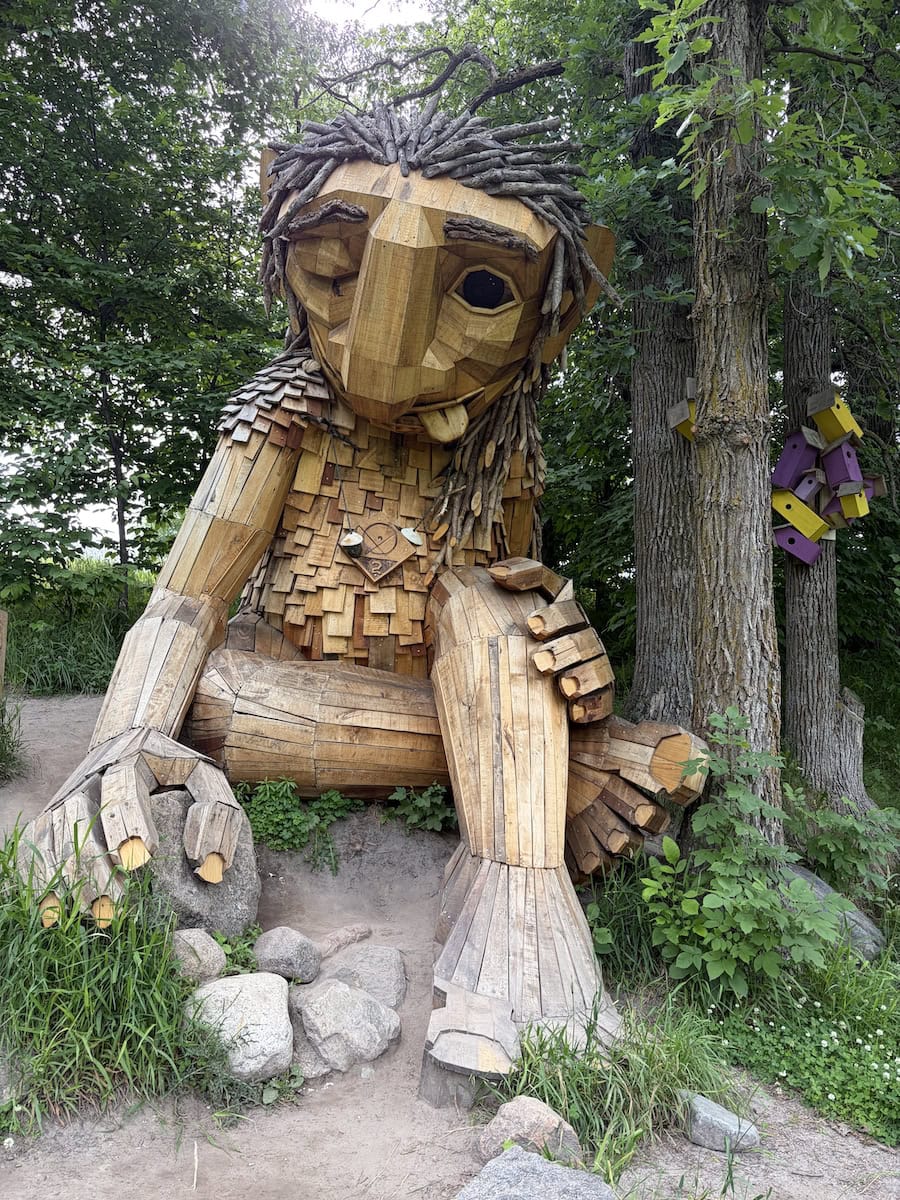 Barefoot Frieda Troll.